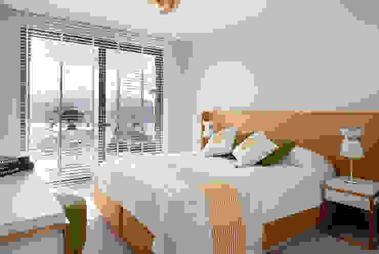 Escapefromsofa Modern style bedroom