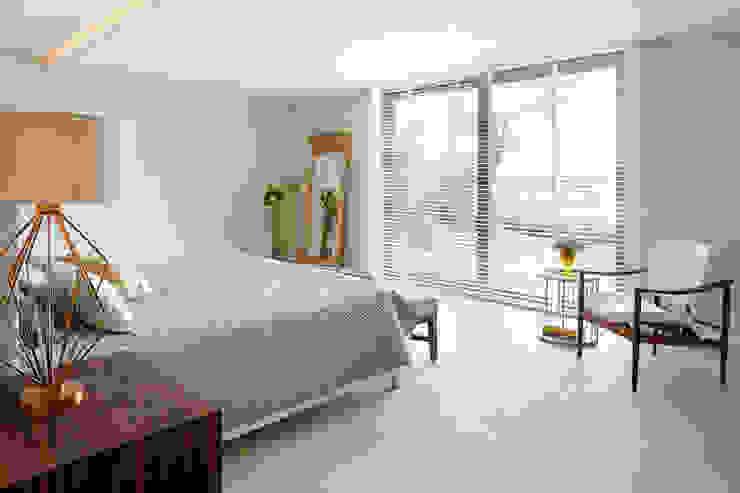 Escapefromsofa Modern style bedroom