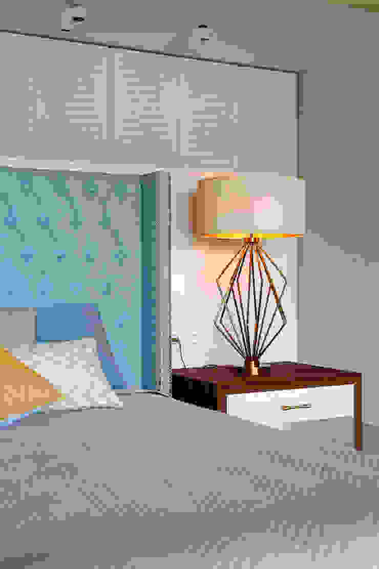 Escapefromsofa Modern style bedroom