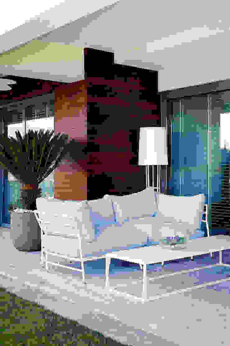 Escapefromsofa Balconies, verandas & terracesFurniture