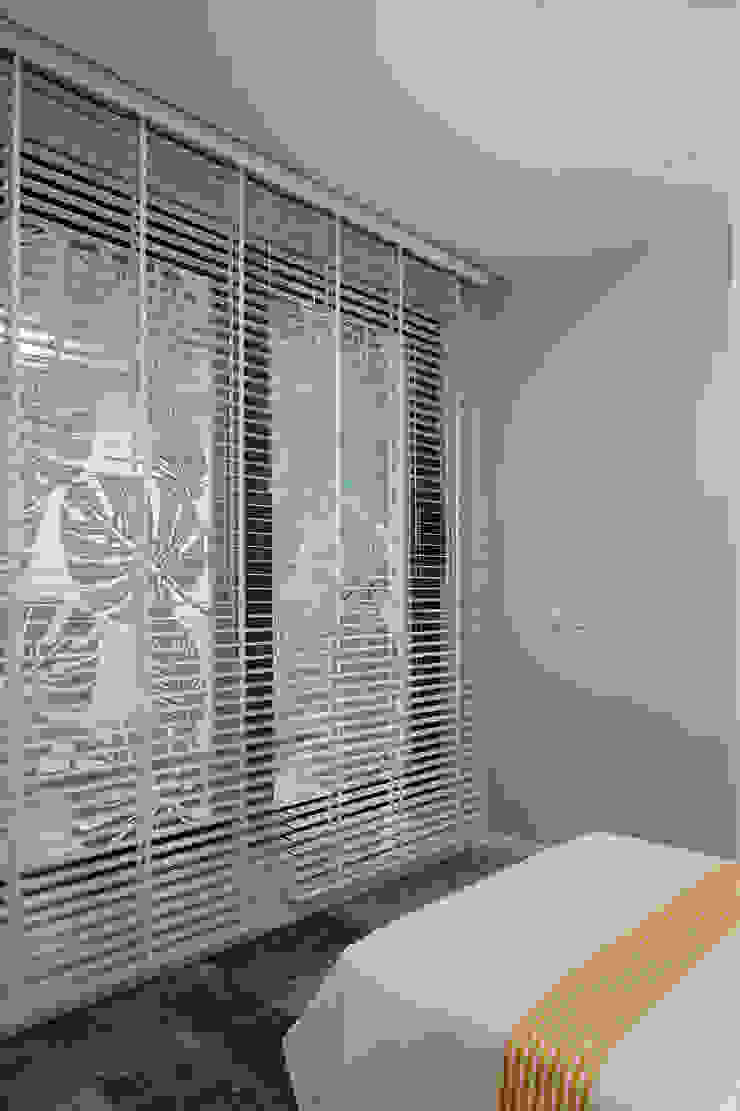 Escapefromsofa Modern style bedroom