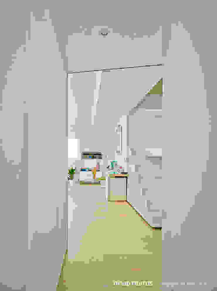 Manuel Ocaña Architecture and Thought Production Office Scandinavian style corridor, hallway& stairs