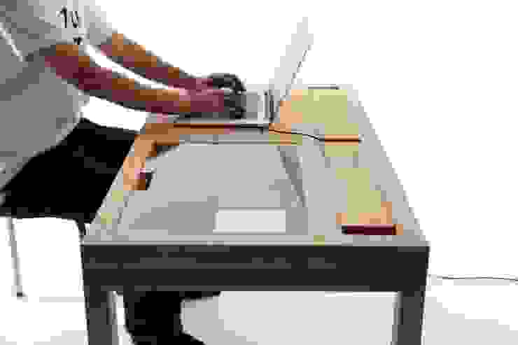 CONSENTABLE/WT CONSENTABLE オリジナルデザインの 書斎 パソコン,ラップトップ,コンピューター,テーブル,白,ネットブック,出力機器,デスク,ジェスチャー,木,机