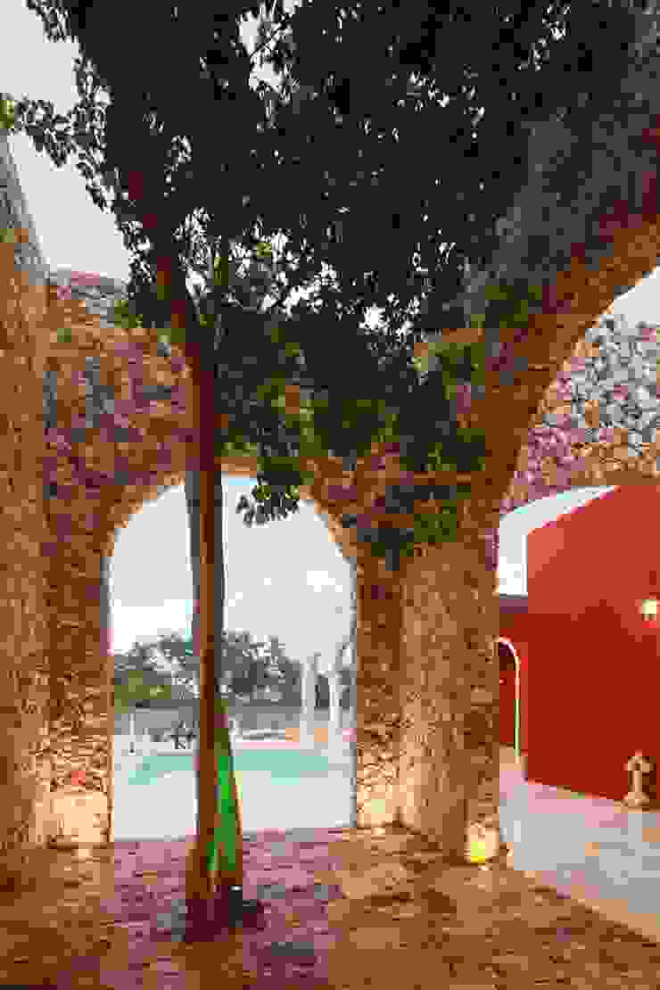 Arturo Campos Arquitectos بلكونة أو شرفة