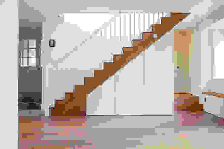 Stairs homify Modern living room