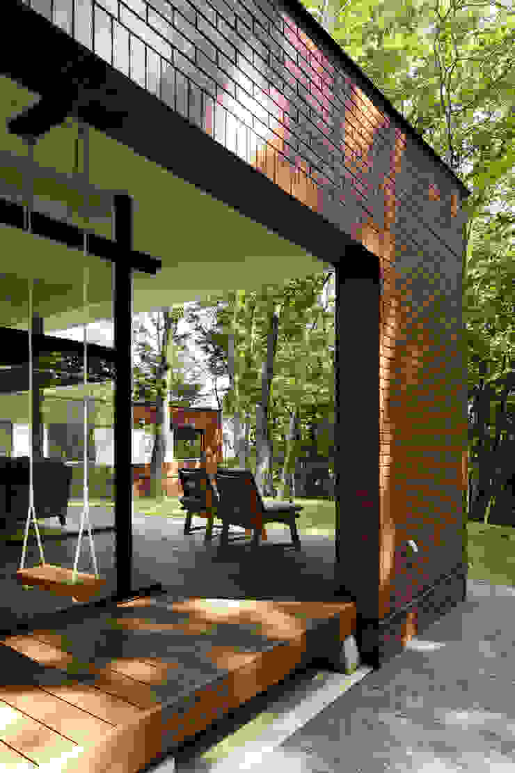 029那須Hさんの家, atelier137 ARCHITECTURAL DESIGN OFFICE atelier137 ARCHITECTURAL DESIGN OFFICE クラシックデザインの テラス インナーテラス,アウターリビング,テラス,森