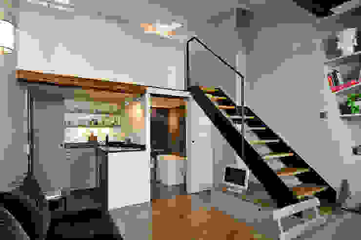 Vue d'ensemble homify Couloir, entrée, escaliers modernes
