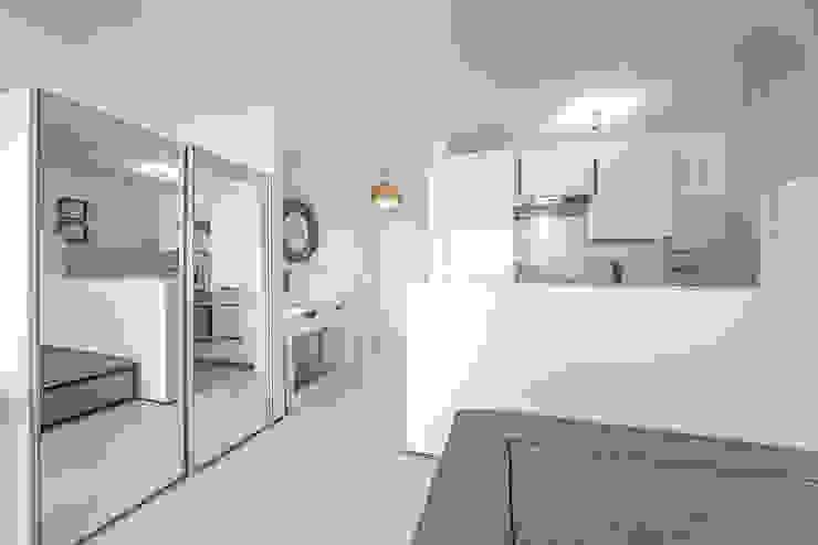 Düsseldorf Redesign i edit home staging Ausgefallener Flur, Diele & Treppenhaus