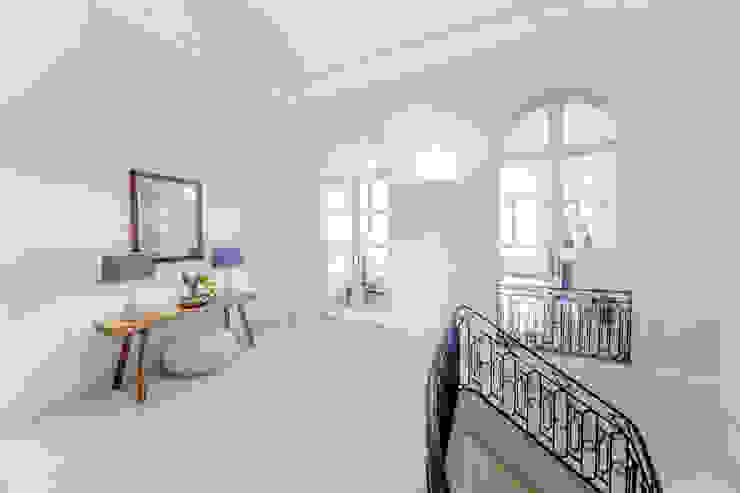 BRUSSELS HOME STAGING edit home staging Ausgefallener Flur, Diele & Treppenhaus