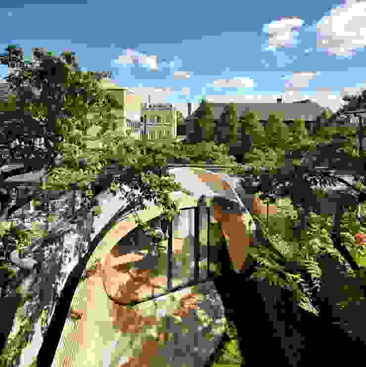 Shoffice Garagens e arrecadações modernas por Platform 5 Architects LLP Moderno
