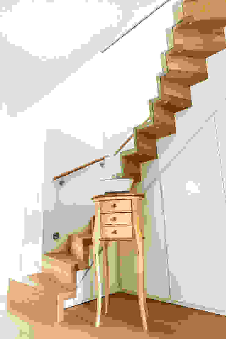 Altbau mit modernem Anbau in Königstein/Ts., raumatmosphäre pantanella raumatmosphäre pantanella Couloir, entrée, escaliers originaux