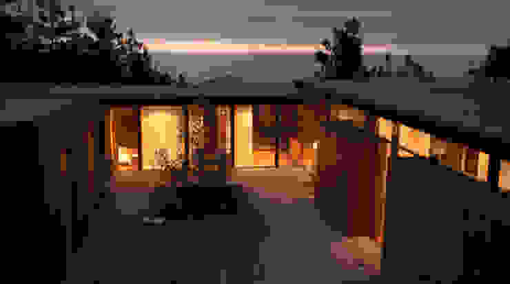 Der Hof bei Nacht scoopstudio Minimalistischer Balkon, Veranda & Terrasse Wolke,Himmel,Gebäude,Hell,Anlage,Baum,Holz,Die Architektur,Dämmerung,Hütte