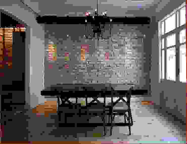 DICLE HOKENEK ARCHITECTURE Dining roomTables