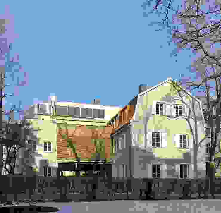Gartenansicht mit neuem Zwischenbau peter glöckner architektur Ausgefallene Häuser