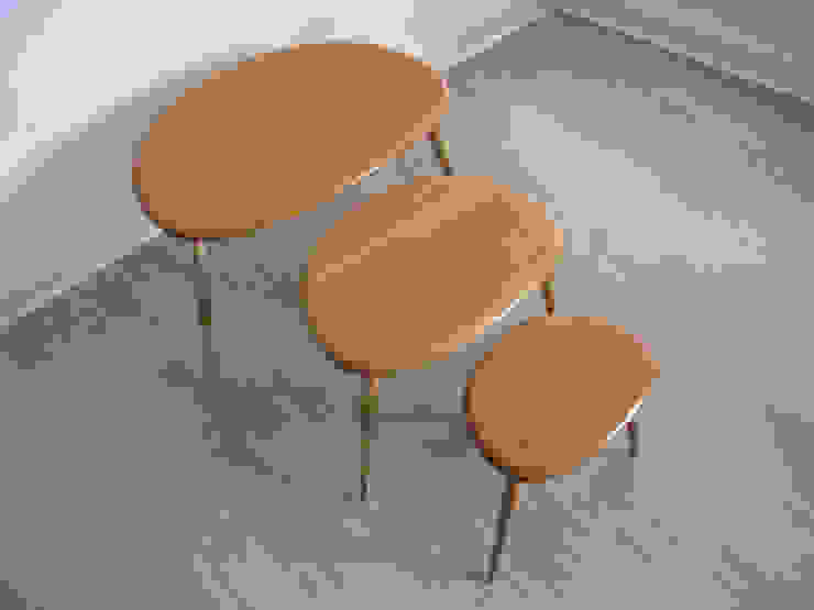 A solid elm nest of pebble tables. Lucian Ercolani for Ercol Funky Junky 거실소파테이블 & 협탁