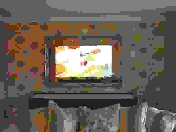 Traditional Framed Mirror TV Designer Vision and Sound Soggiorno eclettico