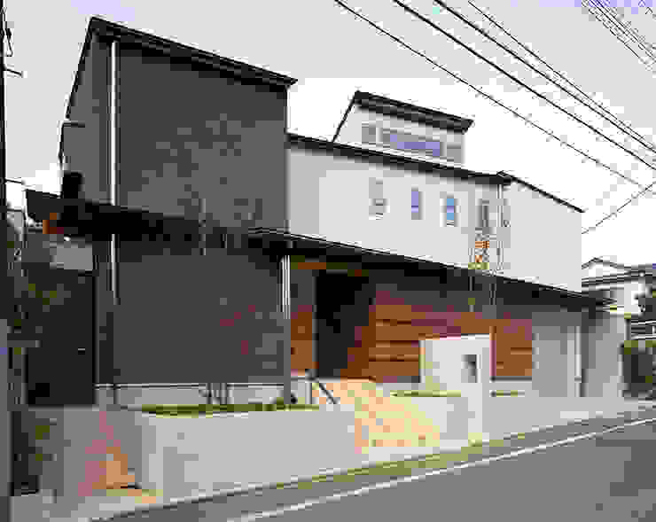 光を抱く家, 西島正樹／プライム一級建築士事務所 西島正樹／プライム一級建築士事務所 منازل