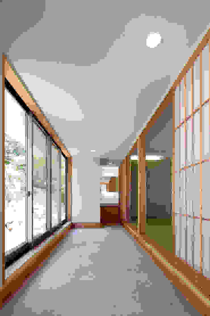 長谷雄聖建築設計事務所 Asian style corridor, hallway & stairs
