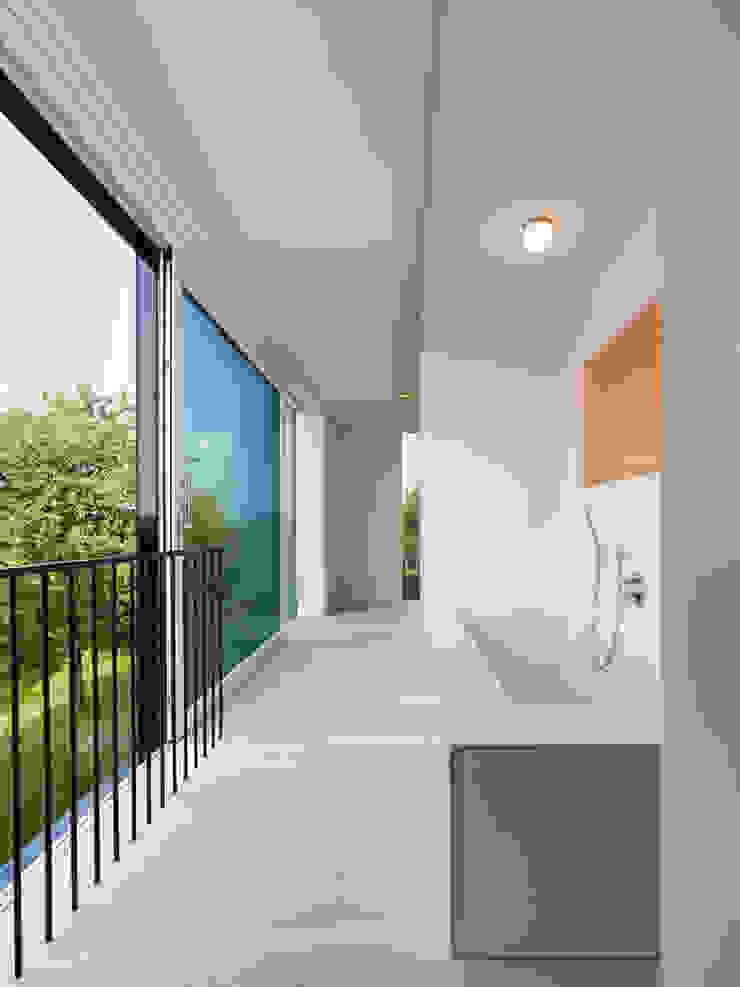 Haus R archifaktur Minimalistische Badezimmer