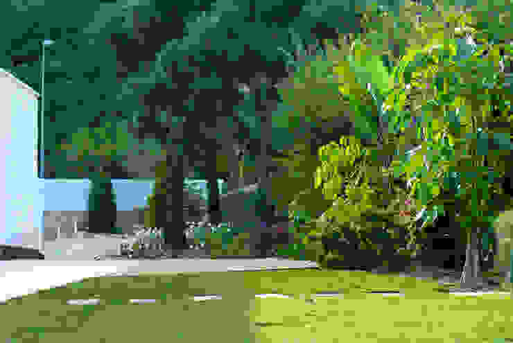 Jardín de matices en villa alicantina, David Jiménez. Arquitectura y paisaje David Jiménez. Arquitectura y paisaje Jardines de estilo clásico