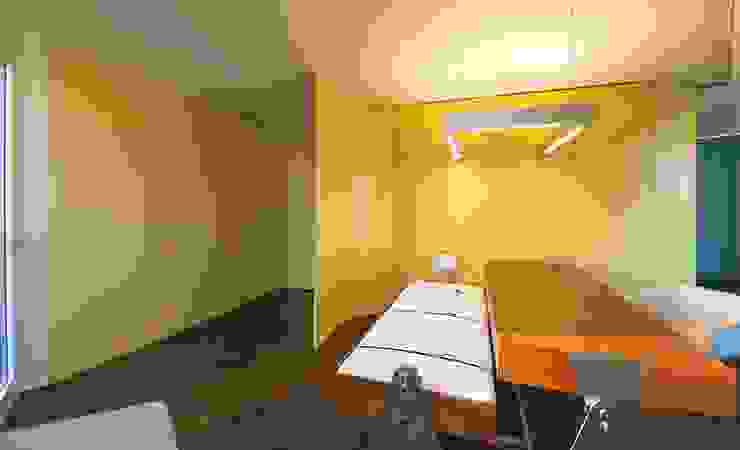 betttisch 3rdskin architecture gmbh ArbeitszimmerSchreibtische