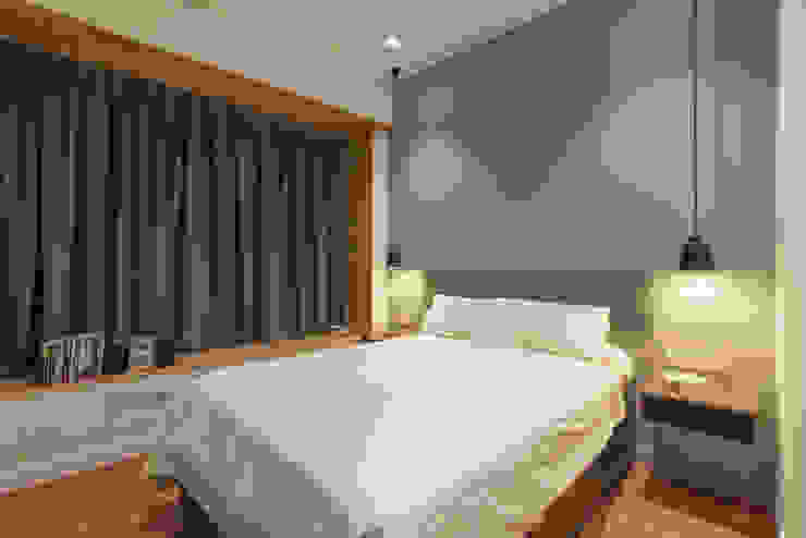 Eightytwo Minimalist bedroom