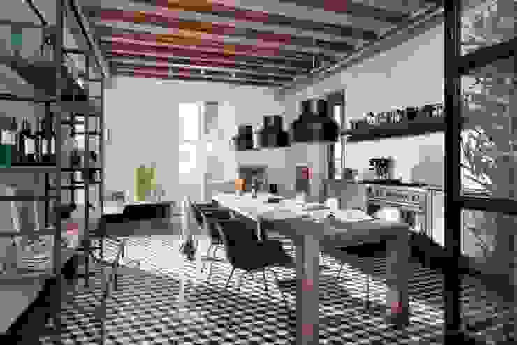 Vivienda Sta. Caterina. Vivir junto al mercado., Egue y Seta Egue y Seta Industrial style kitchen