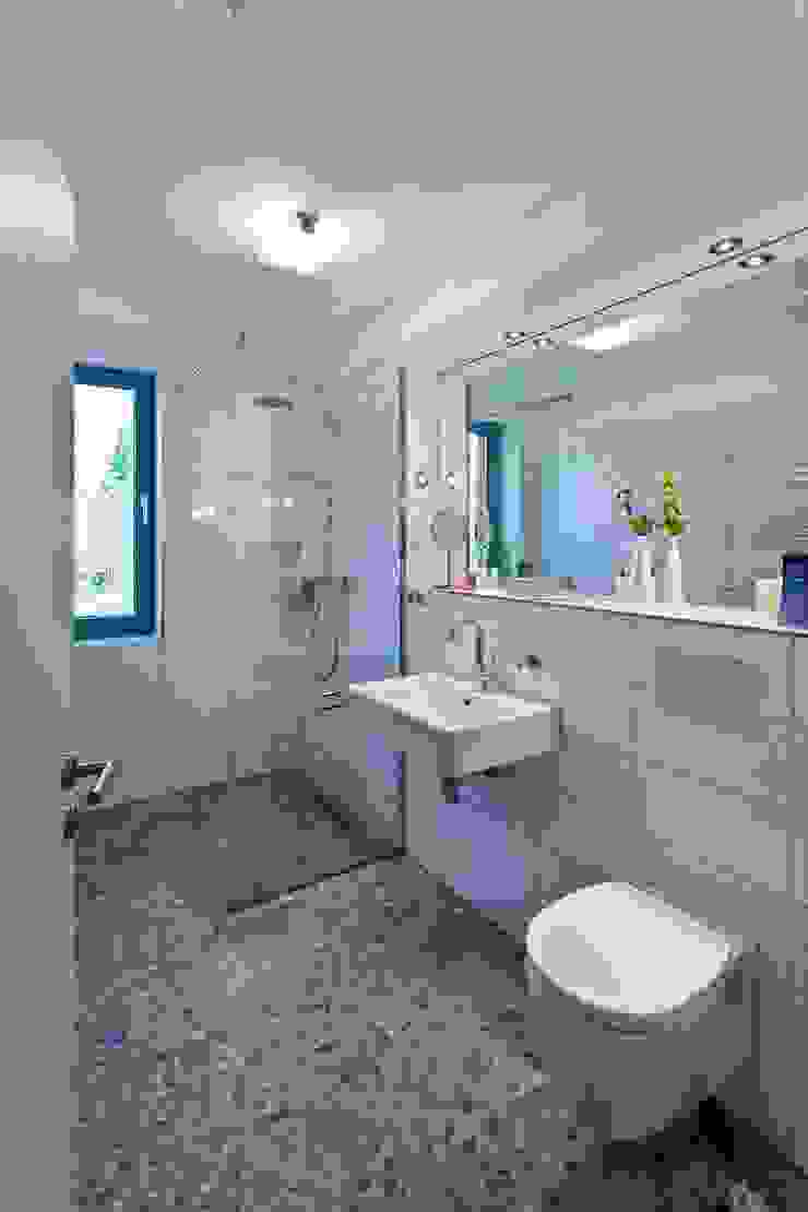 Umbau & energetische Sanierung eines Bungalows von 1962, puschmann architektur puschmann architektur Modern Bathroom Bathtubs & showers