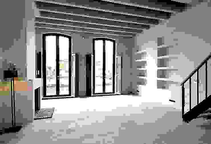Loft in oude textielfabriek Archivice Architektenburo Industriële woonkamers Eigendom,Gebouw,Armatuur,Hout,Verlichting,Raam,Interieur ontwerp,architectuur,Vloer,muur
