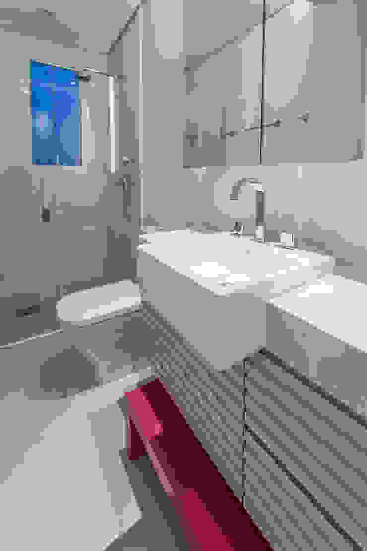 GREISSE PANAZZOLO ARQUITETURA Modern bathroom