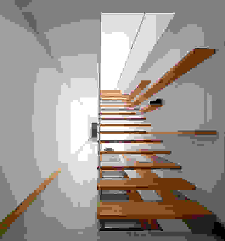 Casa em Moreira, Phyd Arquitectura Phyd Arquitectura Minimalist corridor, hallway & stairs