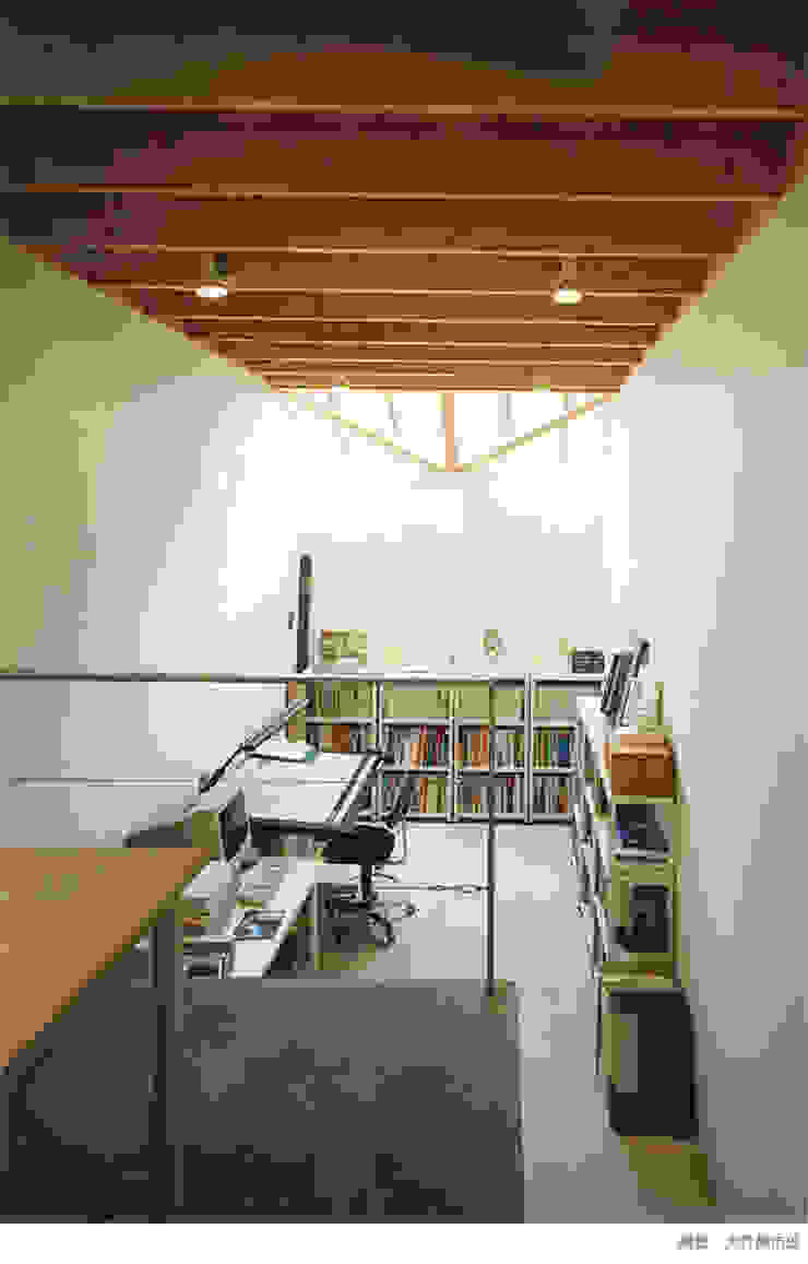 white snake, 瀧浩明建築計画事務所/studio blank 瀧浩明建築計画事務所/studio blank Estudios y bibliotecas de estilo minimalista