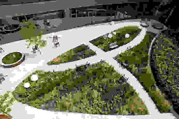 Binnentuin voor dementerende ouderen, Andrew van Egmond (ontwerp van tuin en landschap) Andrew van Egmond (ontwerp van tuin en landschap) Commercial spaces Gezondheidscentra
