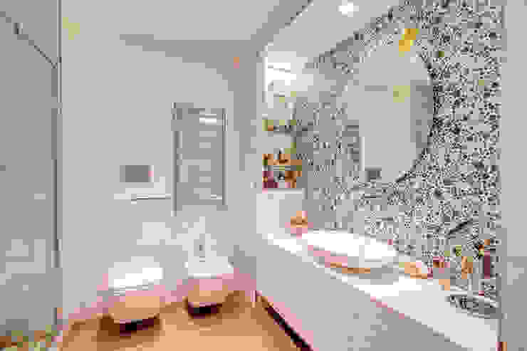 BALDUINA#2 MOB ARCHITECTS Bagno moderno Specchio,Proprietà,Apparecchio idraulico,Lavello,Rubinetto,Lavandino del bagno,Bagno,Interior design,Costruzione,Illuminazione