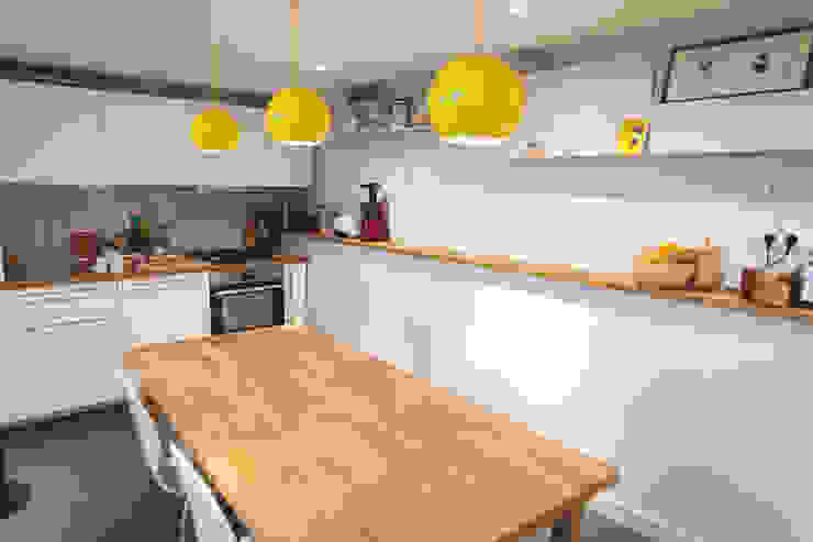 Cozinhas modernas por Lise Compain Moderno