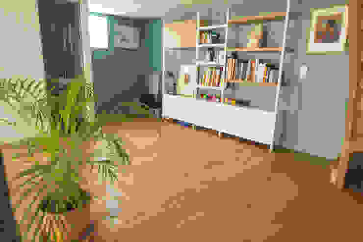 Escritórios modernos por Lise Compain Moderno