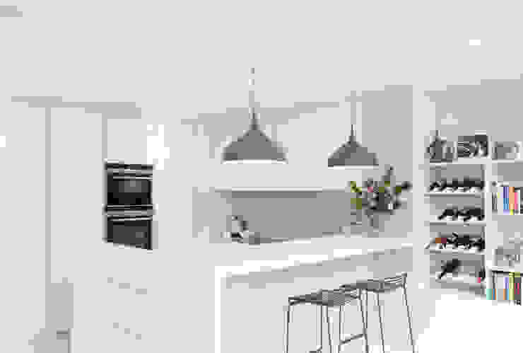 Lysia Street, S&Y Architects S&Y Architects Modern kitchen