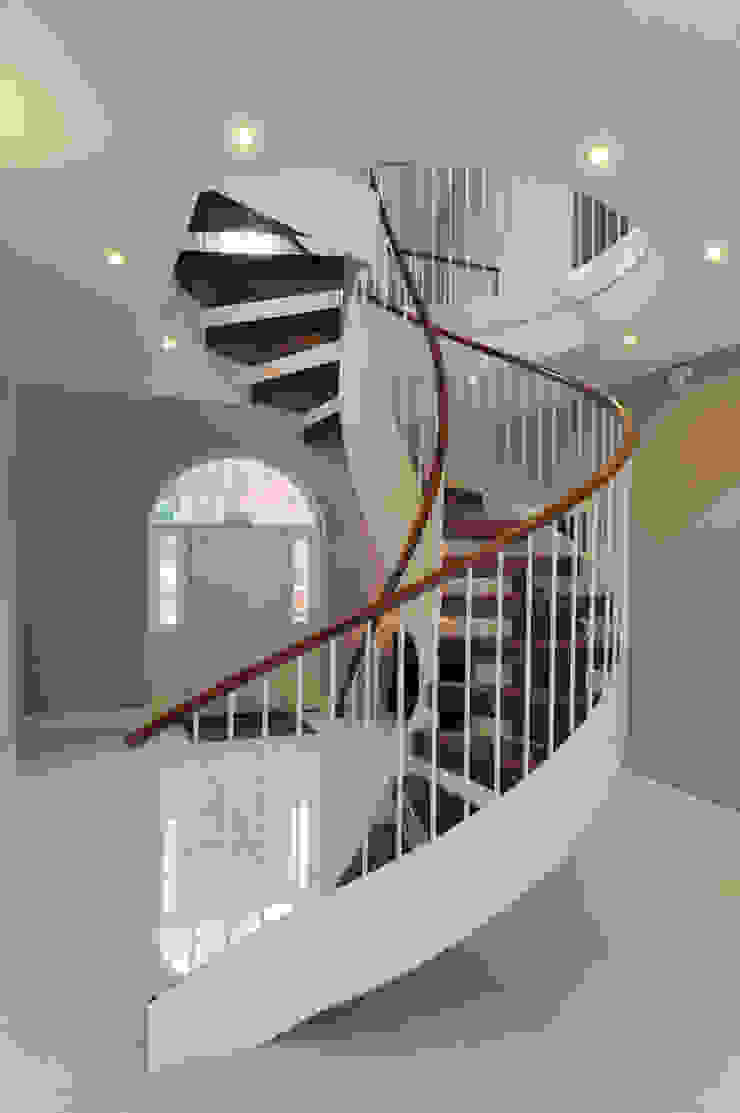 Double String Stairs homify Modern corridor, hallway & stairs