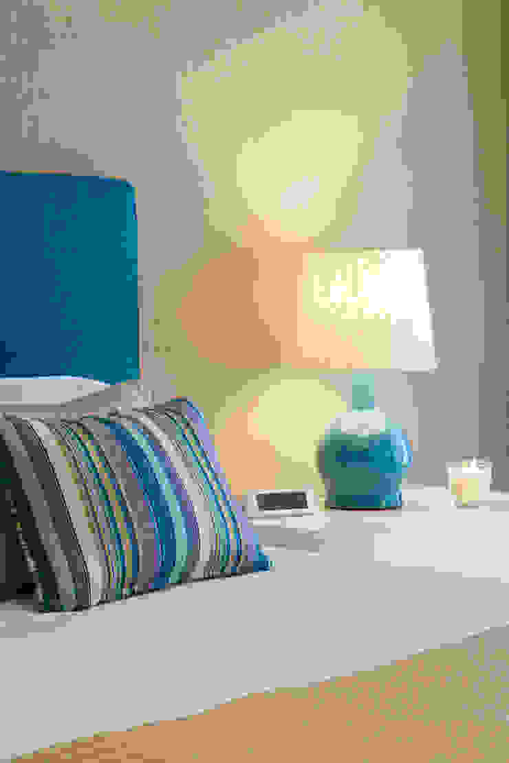 Traço Magenta - Design de Interiores 모던스타일 침실