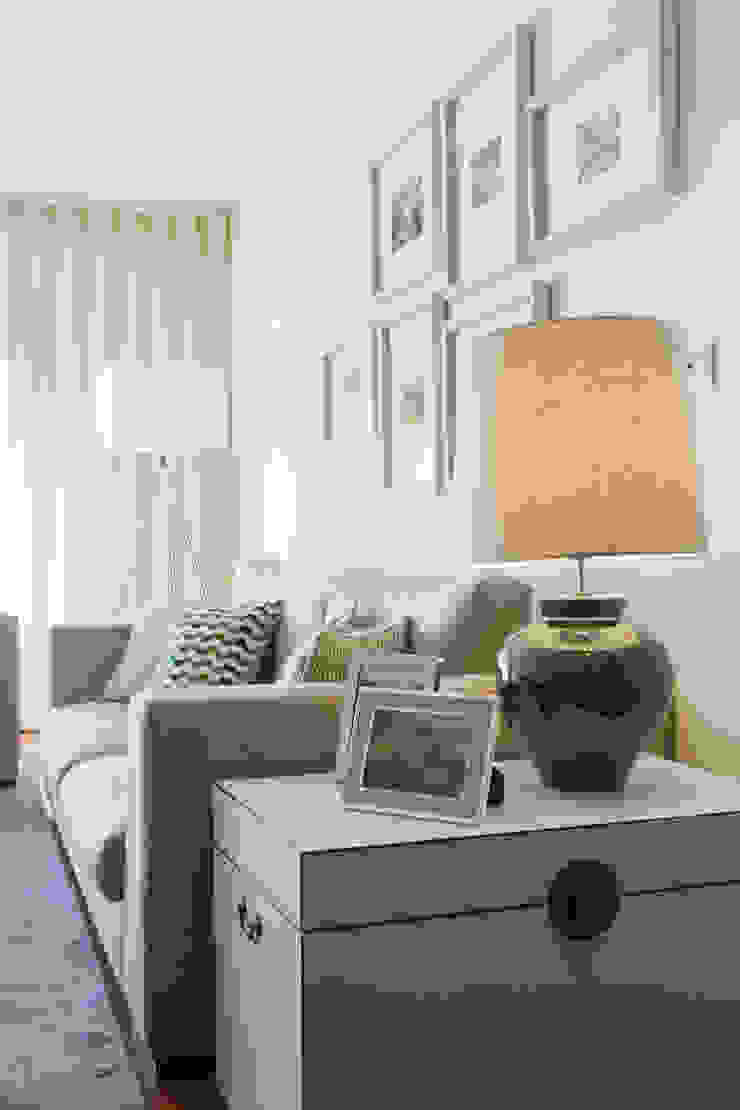 Traço Magenta - Design de Interiores 모던스타일 거실