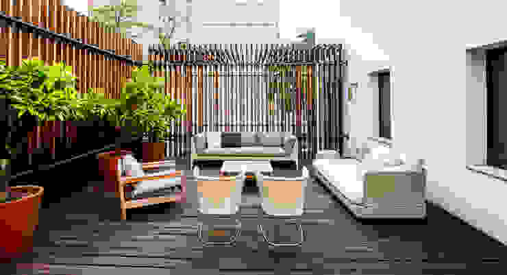TERRAZA NAHARRO SHOWROOM Naharro Balcones y terrazas de estilo moderno Mobiliario