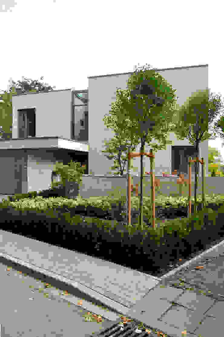 Blick auf den Eingang ARCHITEKTEN BRÜNING REIN Moderne Häuser