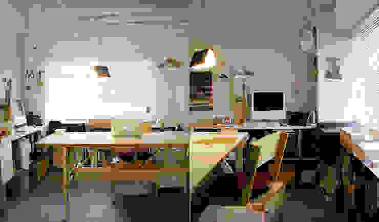 HANKURA office+house, HANKURA Design HANKURA Design オリジナルデザインの 書斎 テーブル,コンピューター,家具,パソコン,建物,窓,机,木,コンピューターデスク,書き物机