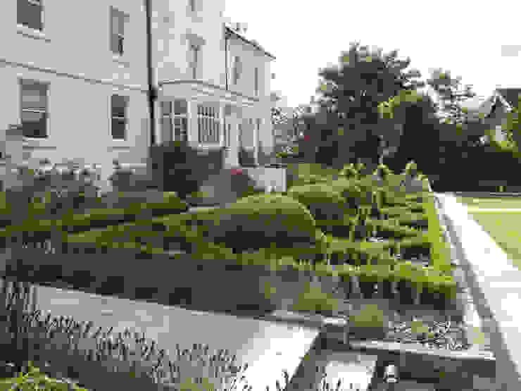 Traditional and Contemporary Mix Cherry Mills Garden Design Giardino classico