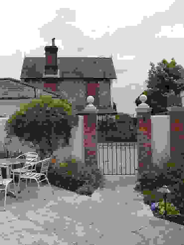 Traditional and Contemporary Mix Cherry Mills Garden Design Giardino classico