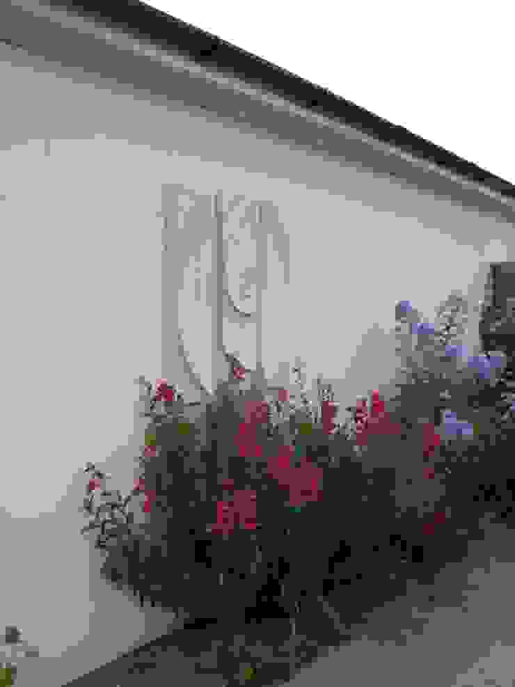 Traditional and Contemporary Mix Cherry Mills Garden Design Giardino moderno