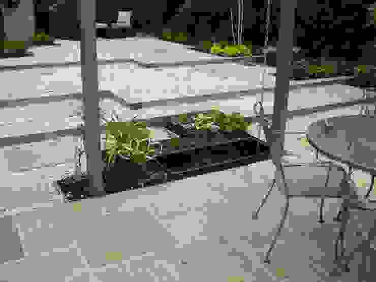 Low Maintenance Garden Cherry Mills Garden Design Giardino eclettico