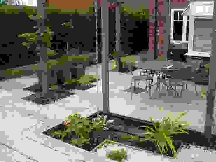Low Maintenance Garden Cherry Mills Garden Design Giardino eclettico