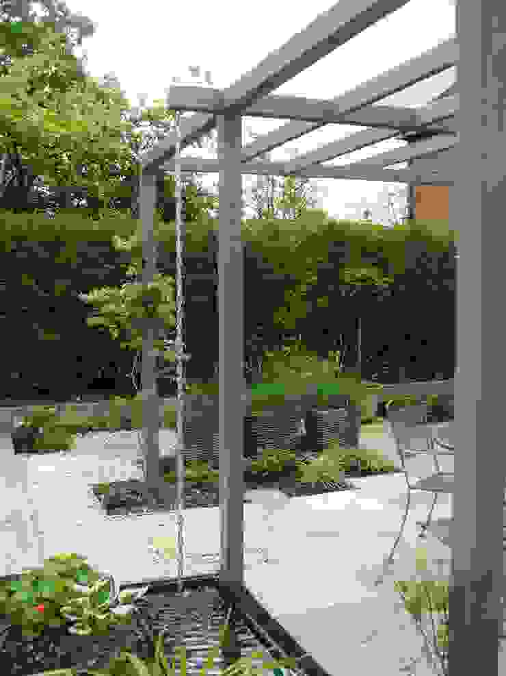 Low Maintenance Garden Cherry Mills Garden Design Giardino eclettico