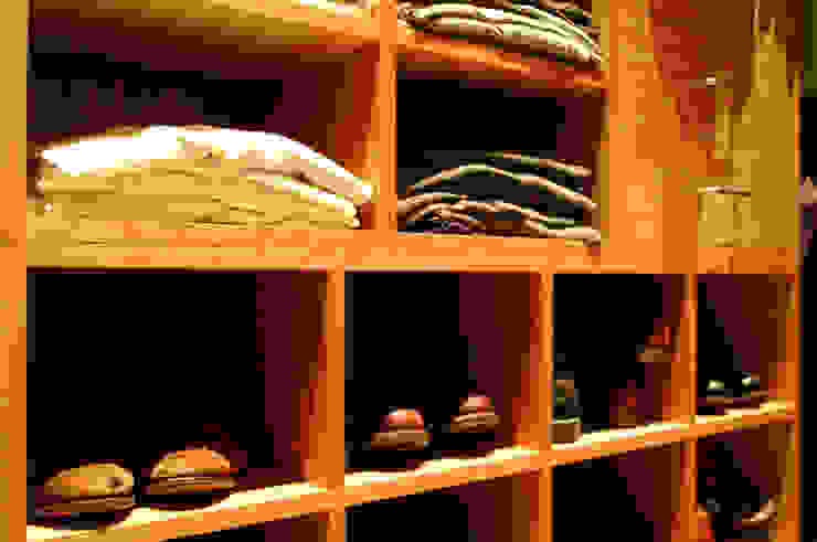 Compartment detail Martin Greshoff Furniture Dressing roomStorage